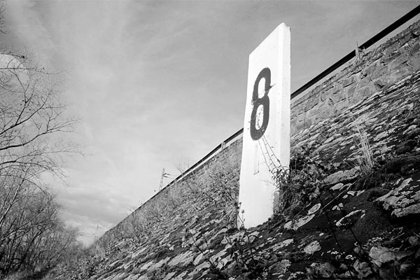 Rheinromantik - ein Fotoprojekt von Dan Hummel zwischen Kiesstrand und Güterzug